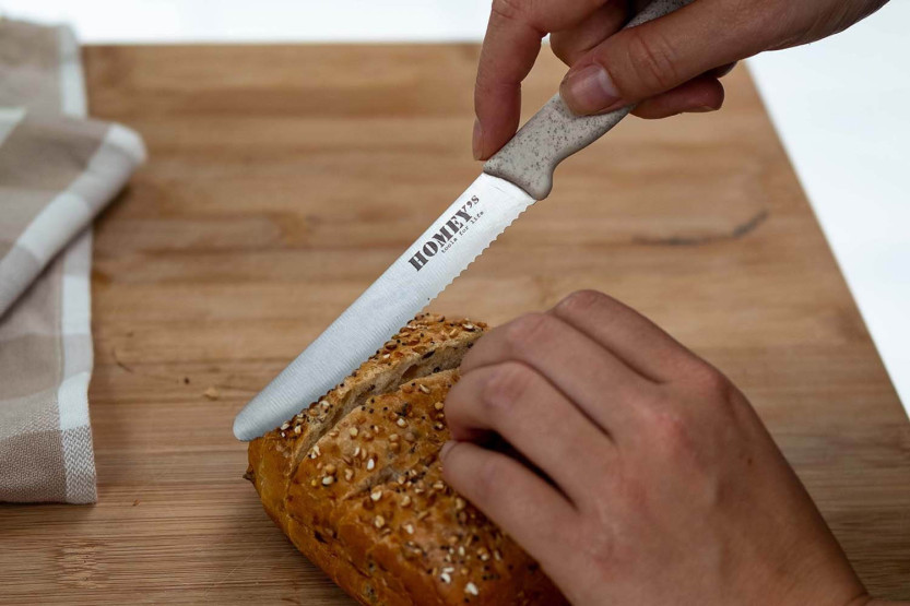 Homey's Mölti VITT universal kitchen knife 11cm serrated blade