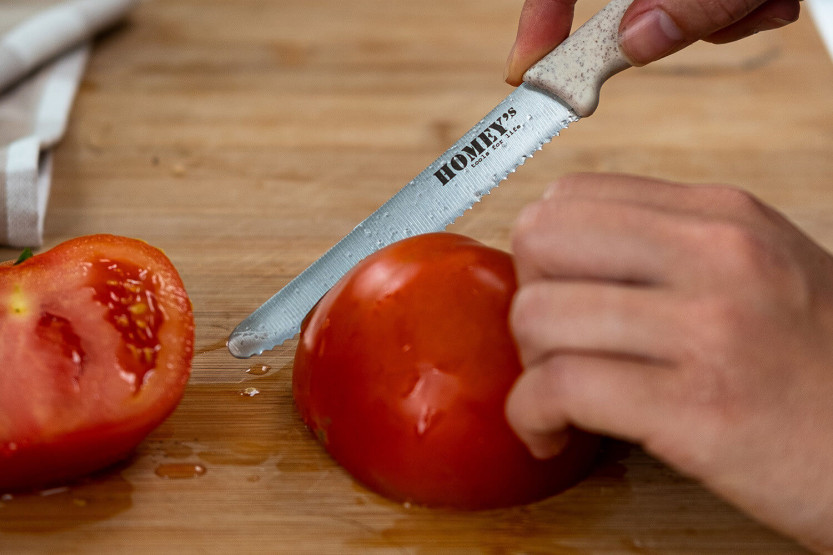 Homey's Mölti VITT universal kitchen knife 11cm serrated blade