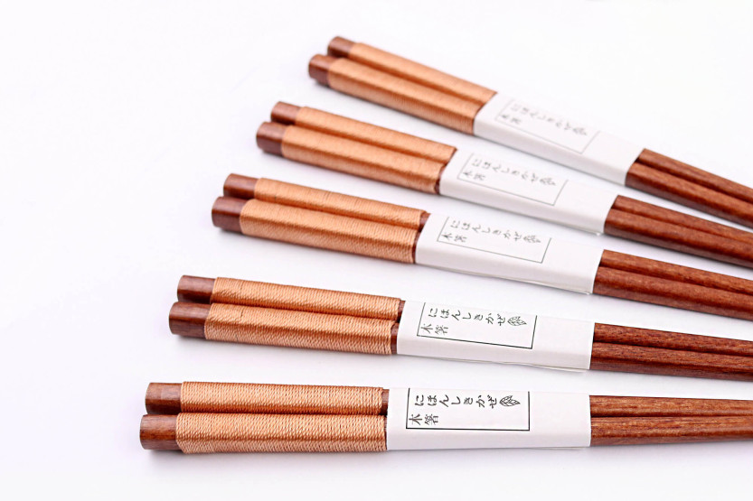 5 parin sarja Kutoyama puisia syömäpuikkoja 23cm