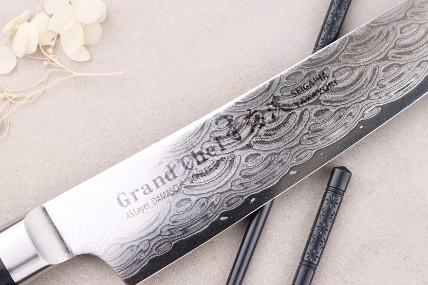 Sakai Takayuki Grand Chef Seigaiha Damascus 24cm Sujihiki veitsi, 45 kerrosta.