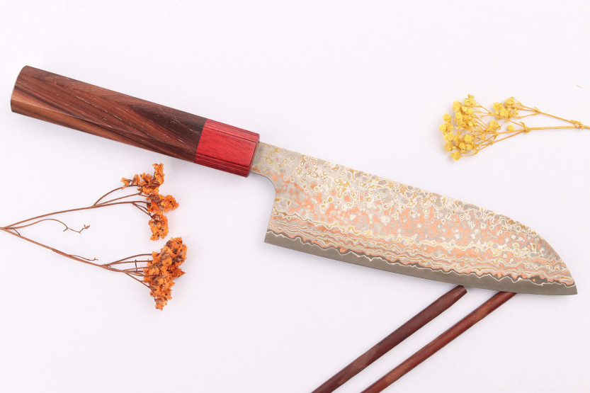 Faca japonesa santoku VG10 Rainbow Nashiji Takeshi Saji 16,5 cm