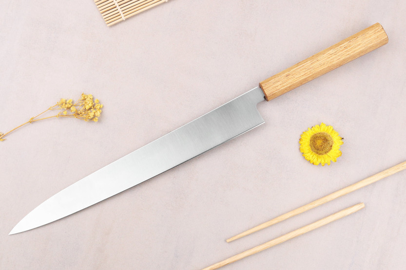 Coltello yanagiba giapponese fatto a mano Tsunehisa AUS-8 da 30 cm con manico in quercia