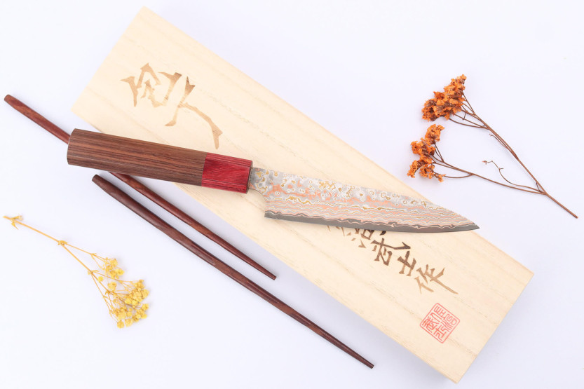 Cuchillo japonés tradicional Takeshi Saji VG10 Rainbow Nashiji 13cm