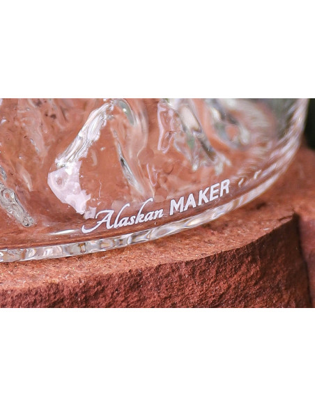 Alaskan Maker Topographic Mount Everest -viinakannu kristallinkirkkaasta lasista.