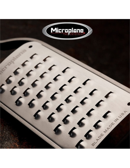 Grattugia Microplane Master extra grossolana con manico in noce