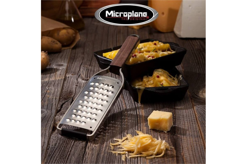Microplane Master extra grobe Reibe Walnussholzgriff