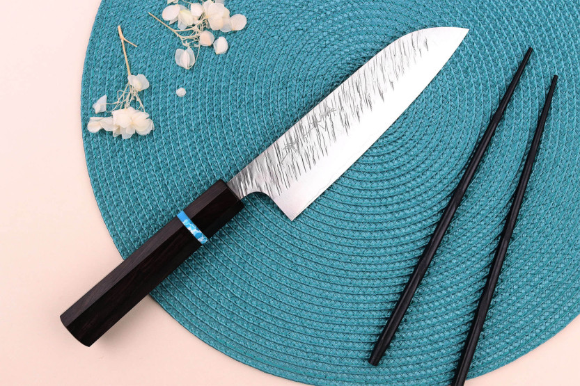 Coltello santoku giapponese Yu Kurosaki Fujin 16,5 cm SG2 turchese fatto a mano