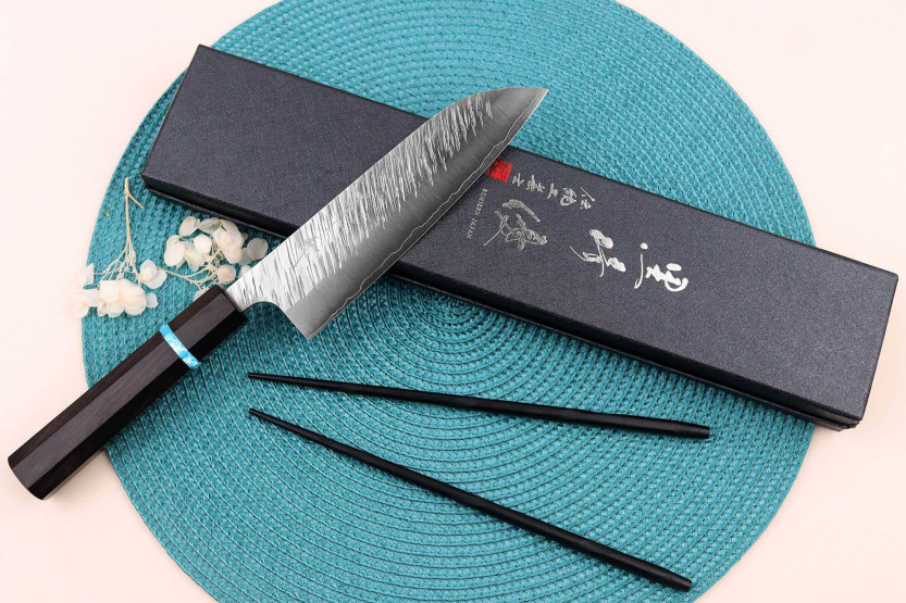Yu Kurosaki Fujin 16,5 cm SG2 turkis håndlavet japansk santokukniv