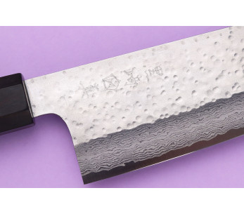 Faca santoku Makoto Kurosaki VG7 Damascus martelada de 16,5 cm, feita à mão no Japão 2