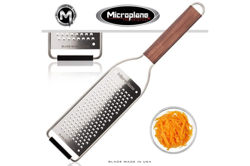 Grattugia a grana grossa Microplane Master con manico in noce