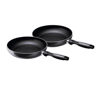 2 kpl Beka Pro Induc -alumiinipannusarja 28 ja 32 cm:n paistinpannuilla.