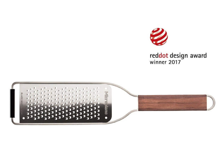 Ralador grosso Master da Microplane com cabo de nogueira