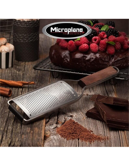 Escofina Microplane Master de grano fino con mango de nogal