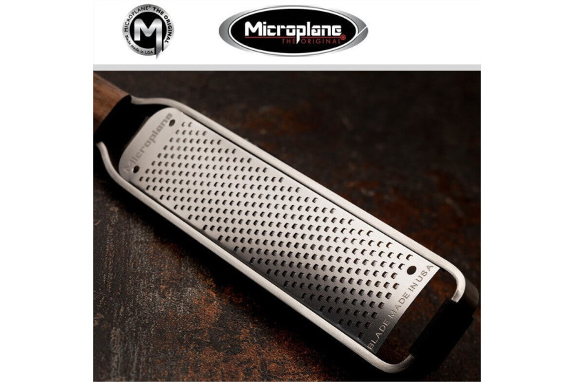 Microplane Master rasp og slibemaskine med håndtag i valnøddetræ