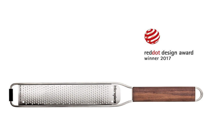 Raspa e levigatrice Microplane Master con manico in noce