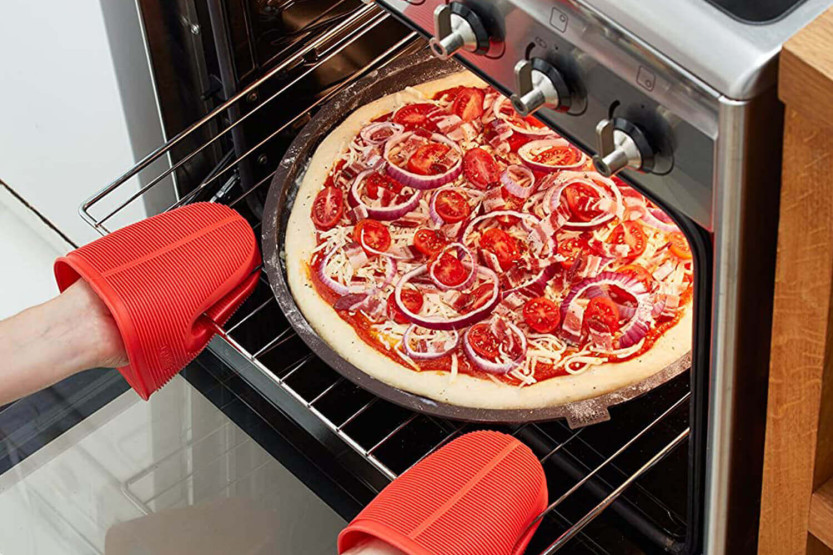 Lékué ø36 cm brun perforert pizzaform i silikon Platinum