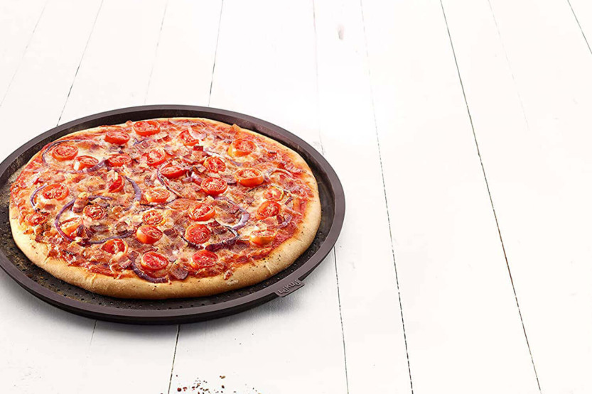 Lékué ø36cm forma de silicone perfurada castanha para pizza Platina