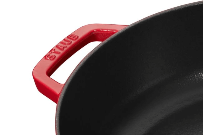Staub Chistera sauteuse i körsbärsemaljerat gjutjärn