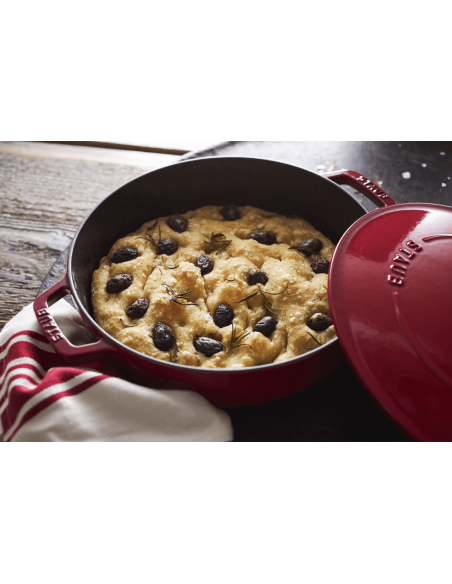 Sartén de hierro fundido esmaltado Staub Chistera cereza