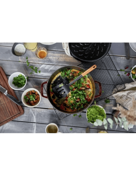 Staub Chistera emaljerad gjutjärnssautépanna grenadine