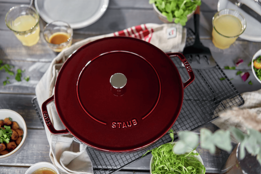 Frigideira Staub Chistera em ferro fundido esmaltado grenadine