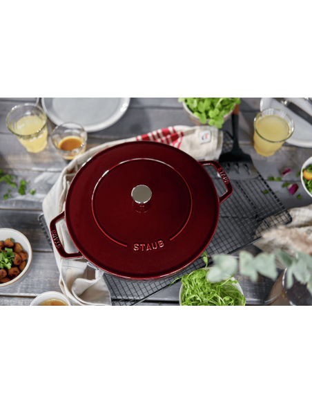 Staub Chistera emaljerad gjutjärnssautépanna grenadine