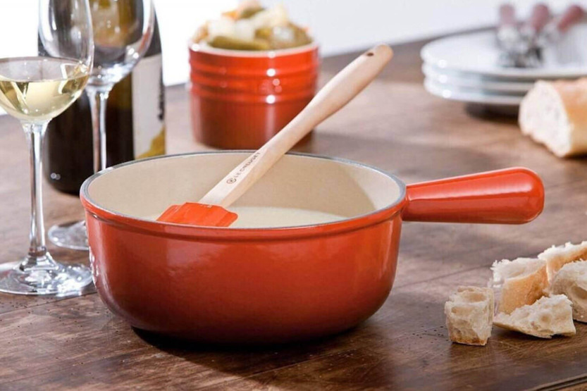 Le Creuset 22cm Cerise emaloitu valurautainen fonduepannu 22cm Cerise