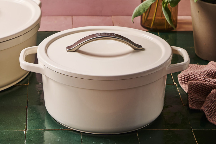 Beka Plume rund aluminiumgryta 24 cm - Beige