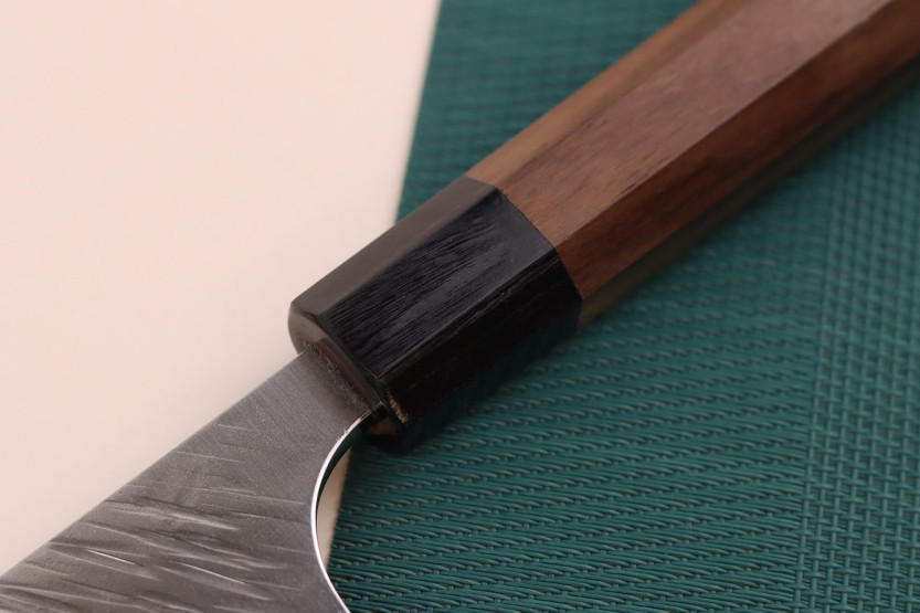 Handwerkliches japanisches Kochmesser Yu Kurosaki Fujin 24cm SG2