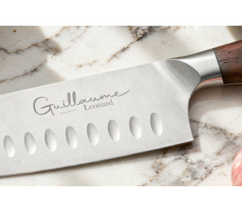 Guillaume Leonard Cuistot 17 cm santokukniv i rostfritt stål och rött sandelträ 2