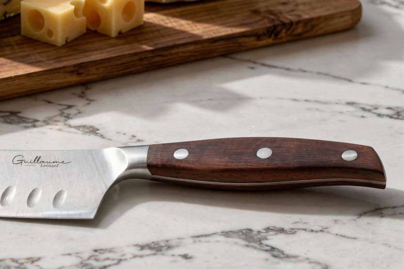 Coltello da formaggio Guillaume Leonard Cuistot 12 cm in acciaio inossidabile e legno di sandalo rosso