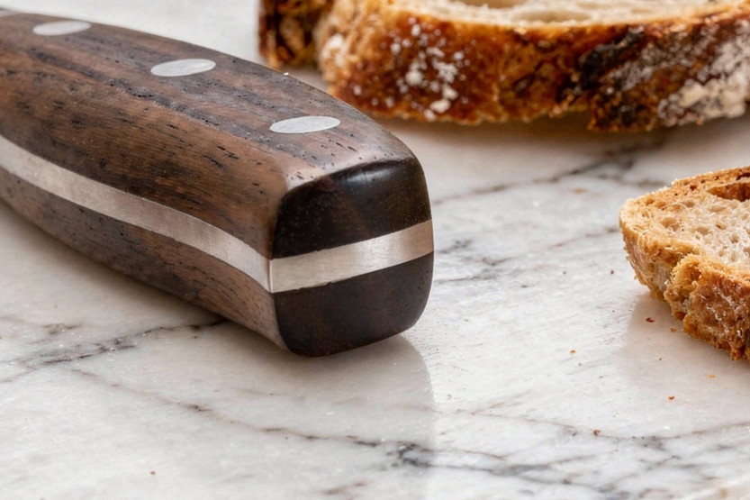 Guillaume Leonard Cuistot 20cm bread knife in stainless steel and red sandalwood