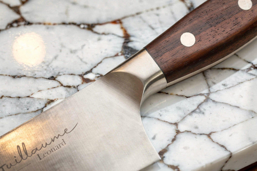 Guillaume Leonard Cuistot 20 cm kockkniv i rostfritt stål och rött sandelträ