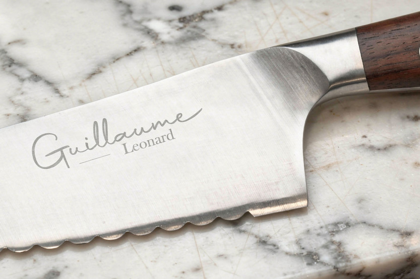 Guillaume Leonard Cuistot 20 cm kniv för fryst mat i rostfritt stål och rött sandelträ
