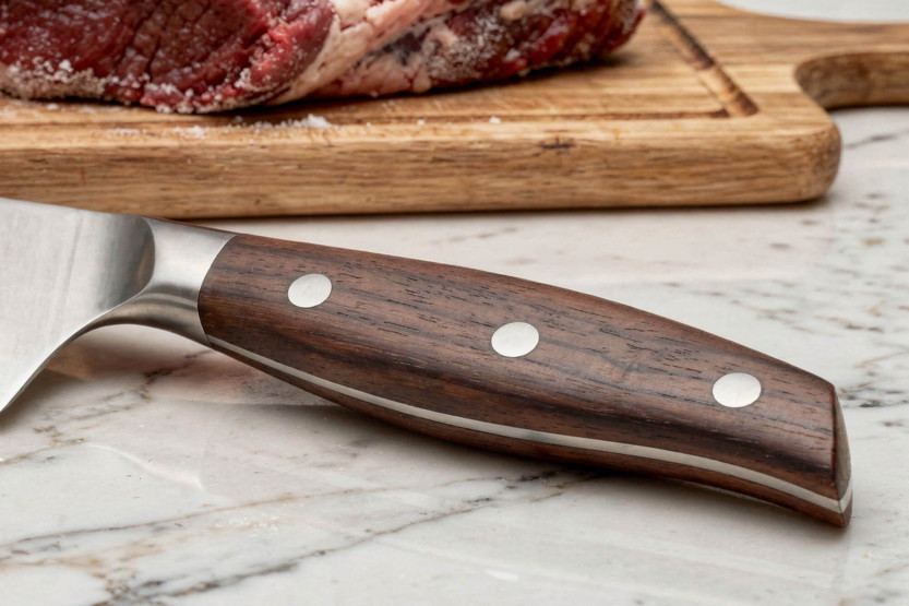 Guillaume Leonard Cuistot 20 cm frostkniv i rustfrit stål og rødt sandeltræ