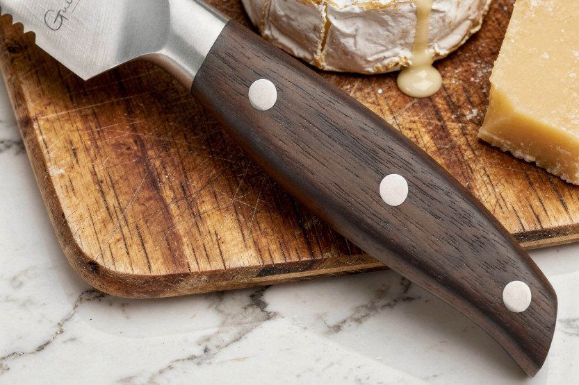 Cuchillo para queso Guillaume Leonard Cuistot 13cm acero inoxidable y sándalo rojo