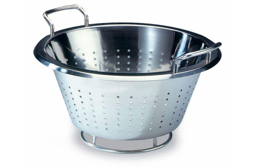 MATFER ruostumattomasta teräksestä valmistettu ammattilaissiivilä 32cm, jossa on kahvat