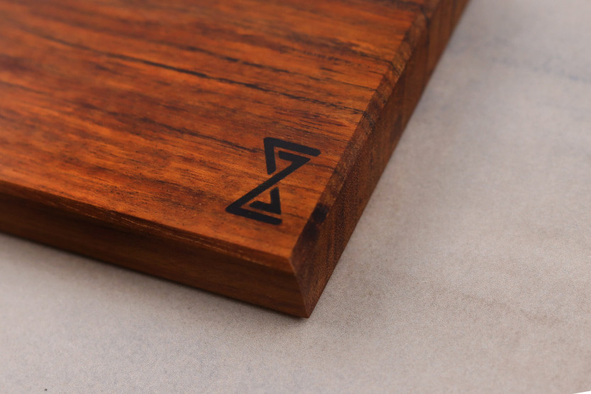 Essences Creations 42cm flamed ovangkol wood bar magnet - 6 places - N°2