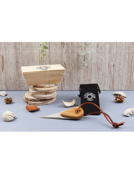 Le Petit Jouteur oyster knife in white oak with pouch and individual oyster basket