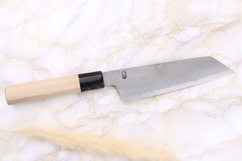 Sakai Kikumori Kikuzuki Rin 18 cm santokukniv kiritsuke japansk håndlaget
