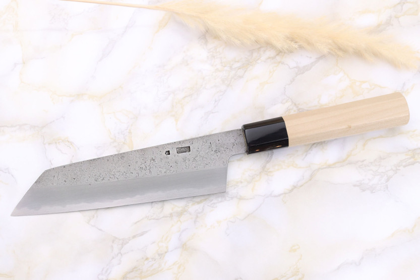 Sakai Kikumori Kikuzuki Rin 18 cm santokukniv kiritsuke japansk håndlaget