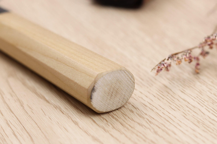 Sakai Kikumori Kikuzuki Kuro 13,5cm universaali kiritsuke veitsi, käsintehty Japanissa.