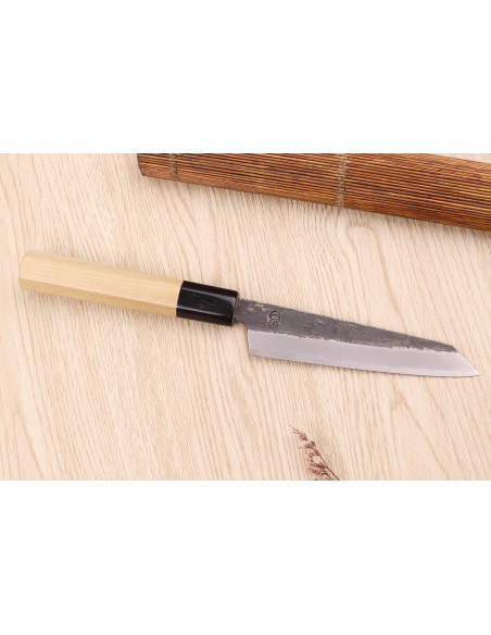 Sakai Kikumori Kikuzuki Kuro 13,5 cm universal kiritsuke-kniv, handgjord i Japan