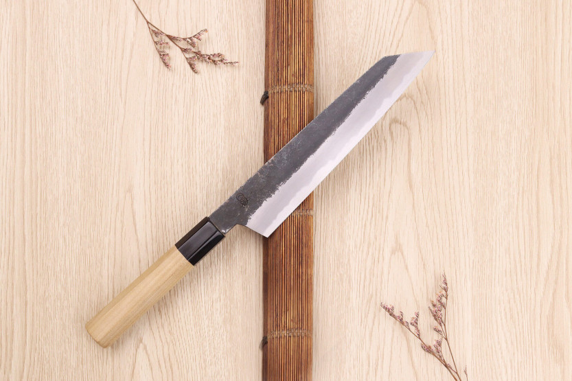 Sakai Kikumori Kikuzuki Kuro 21 cm håndlaget japansk kiritsuke-kniv
