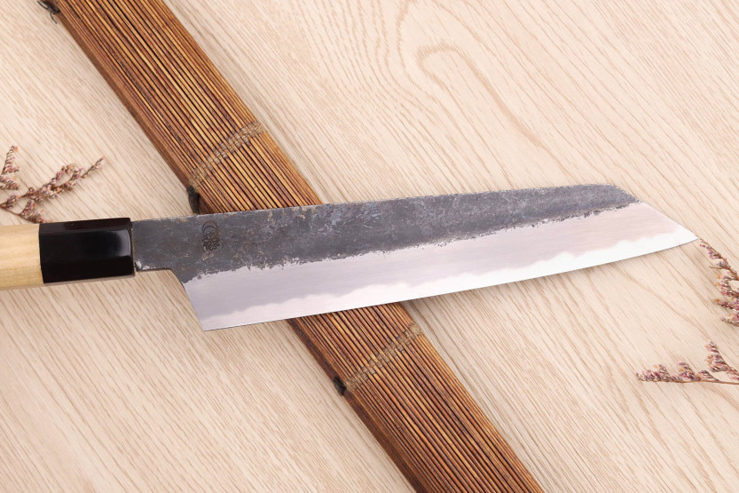 Faca japonesa kiritsuke Sakai Kikumori Kikuzuki Kuro 21cm feita à mão