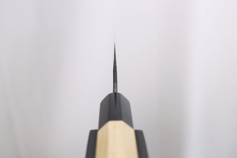 Sakai Kikumori Kikuzuki Kuro 18 cm santokukniv, japansk håndlaget