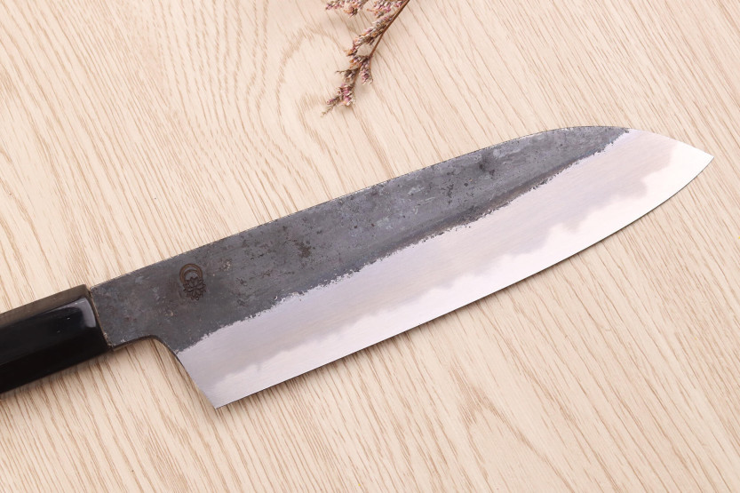 Sakai Kikumori Kikuzuki Kuro 18cm santoku mes, Japans handgemaakt