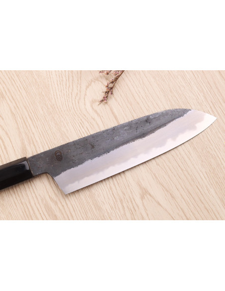 Sakai Kikumori Kikuzuki Kuro 18cm santokukniv, japansk handgjord