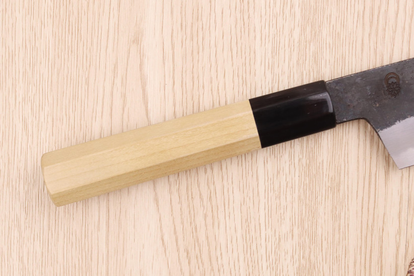 Sakai Kikumori Kikuzuki Kuro 18 cm santokukniv, japansk håndlaget