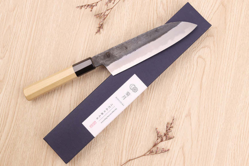 Sakai Kikumori Kikuzuki Kuro 18cm coltello santoku, giapponese fatto a mano